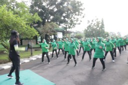 Utamakan Kekompakan, Persit KCK Cabang XLIII Kodim 0816/Sidoarjo gelar olahraga bersama