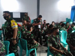 Danramil 0816/05 Tulangan bawakan materi Binwanra pada Latinster Kodim 0816/Sidoarjo