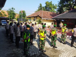 Anggota Koramil 0816/06 Tanggulangin Ikuti Gelar Pasukan Pengamanan Pilkades Serentak 2022