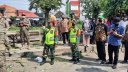 Danramil 0816/03 Buduran beserta anggota melaksanakan pendampingan pembebasan lahan
