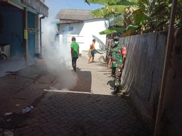 JUM'AT BERSIH BABINSA BERSAMA SANTRI PONPES DI WILAYAH KORAMIL 15/SUKODONO