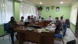 Babinsa Koramil 0816/05 & Bhabinkamtibmas Polsek Tulangan Mendampingi Kepala Desa Dalam Pelaksanaan Lomba Desa Se-Kab Sidoarjo