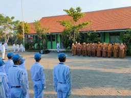 Batiwanwil Koramil 0816/01 mendapat kehormatan menjadi Inspektur Upacara (Irup) di SMA Negeri 3 Sidoarjo.