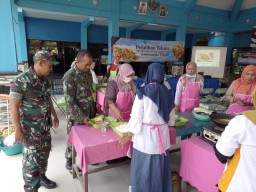 Satgas TMMD Sidoarjo ikuti Pelatihan Teknis Pengolahan Hasil Perikanan Pada Warga Desa Rejeni