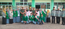 Danramil 0816/02 Candi pimpin upacara bendera di MA Islamiyah Candi