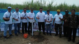 Pendampingan Babinsa Koramil 0816/05 Dukung BRI Cabang Sidoarjo Lakukan Penanaman 1000 Pohon Didesa Binaan