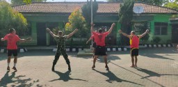 Anggota Koramil 0816/06 Tanggulangin Melaksanakan Olahraga Bersama