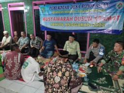 SERKA HAERUDIN BABINSA RAMIL 0816/13 MENGHADIRI MUSDES PENETAPAN RKP DESA TA 2023.
