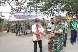 Kodim 0816/Sidoarjo laksanakan giat sidoarjo hijau dan bersih 24 jam di Desa Kedungpandan Tlocor Jabon