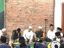 Wujud Kedekatan Dengan Tokoh Agama, Babinsa Koramil 0816/13 Wonoayu Ikuti Peringatan Hari Santri Nasional.