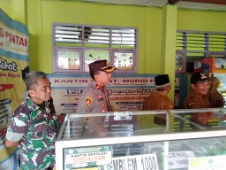 Danramil 0816/14 Taman Menghadiri Acara Penilaian Contest Sekolah Sehat Berkarakter