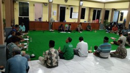 Babinsa 0816/13 Mengikuti Rapat Serah Terima Pergantian Ketua Pengurus TPST Desa Pilang