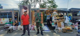 Babinsa Koramil 0816/13 Wonoayu Ikut Penertiban Pedagang Pasar Perumtas