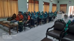Sertu Suryadi Bahtiar Anggota Ramil 0816/13 menghadiri sosialisasi pencegahan kekerasan terhadap perempuan