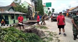 SALING MEMBAHU JAGA KERAPIHAN KORAMIL 0816/05 DENGAN TETAP JAGA KEBERSIHAN