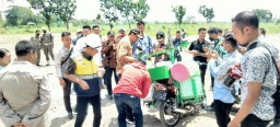 Babinsa Koramil 0816/05 Sertu Sukandar Kawal Bupati Monitoring Pembangunan SMPN 2 Kecamatan Tulangan
