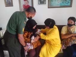 BABINSA KORAMIL 0816/13 DAMPINGI GIAT POSYANDU DIDESA BECIRONGENGOR