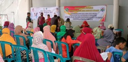 Anggota Babinsa Koramil 0816/06 Tanggulangin Turut Hadir Dalam Giat Penyaluran BLT- DD