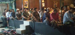 Danramil 0816/05 Menghadiri Acara Tahlil Dan Doa Bersama Di Kediaman Almarhumah Ibu Kandung Dari Mayjend TNI Budi Purnomo