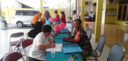 Babinsa Koramil 0816/05 Tulangan Menghadiri Kegiatan Posyandu Karang Werda