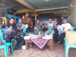 Ciptakan Kondisi Aman dan Kondusif Babinsa Koramil 0816/11 Tarik Amankan Perayaan Natal