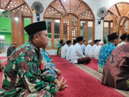 Babinsa Ramil 0816/13 Hadiri Peringatan Malam Lailatul Ijtima MWCNU Kecamatan Wonoayu