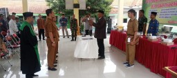 Danramil 0816/13 Bersama Anggota Hadiri Pelantikan Perangkat Desa
