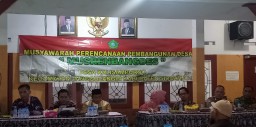 Anggota Babinsa Koramil 0816/06 Tanggulngin Hadiri Undangan Musrenbangdes
