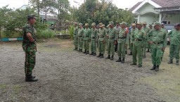 Babinsa Koramil 0816/13 melaksanakan Bimtek bersama Linmas Desa Becirongengor.