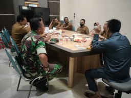 Peltu Lukman.N Mewakili Danramil Rapat Syukuran Dalam Rangka Selesai Pembangunan Jalan