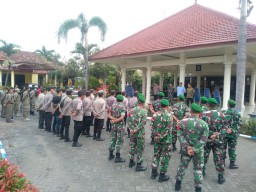 Danramil 0816/05 Kapten Inf Moh. Said Beserta Para Babinsa , Hadiri Apel Gelar Pasukan Persiapan Kunjungan Bupati