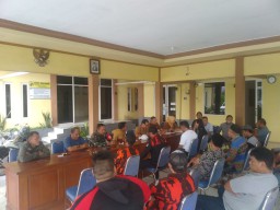 Babinsa Koramil 0816/13 Wonoayu Selesaikan Masalah Warga Dengan Mediasi.