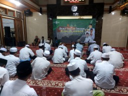 Babinsa Koramil 0816/13 Hadiri Undangan Dzikir Sholawat Rijalul Anshor
