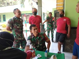 PASTIKAN KESEHATAN ANGGOTA, KORAMIL 0816/16 WARU LAKSANAKAN PEMERIKSAAN KESEHATAN