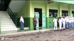 Danramil 0816/07 Krembung Laksanakan Upacara Bendera di SMKI Rejeni Kec. Krembung