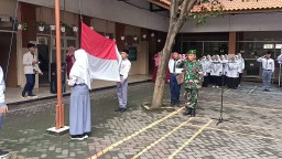 "MELALUI PROGRAM BABINSA GOES TO SCHOOL, KORAMIL 0816/14 TAMAN BERIKAN MATERI WASBANG DAN PBB DI SMP ULUL ALBAB BEBEKAN"