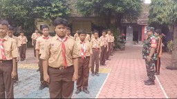 Anggota Ramil 0816/07 Krembung Laksanakan Program Babinsa Masuk Sekolah di SMP Persatuan Kec. Krembung