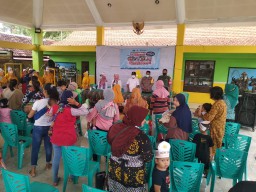 Babinsa Desa Gempolklutuk Koramil 0816/11 Tarik Kopka Wartono Hadiri Peringatan Hari Gizi Nasional