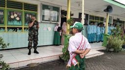Serma Sunoko hadiri Upacara Bendera hari Senin di Sekolah SD Negeri Gampang