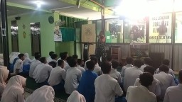 Babinsa Koramil 0816/12 Prambon Sosialisasi dan Kampanye Rekrutmen Prajurit TNI AD pada Siswa Siswi di SMA Budi Utomo