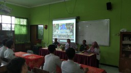 Sosialisasi Penerimaan Prajurit TNI-AD Oleh Babinsa Koramil 0816/13 Wonoayu