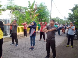 Giat Senam Kesegaran Jasmani (SKJ) Bersama Forkopimka Tarik Beserta Seluruh Instansi Dan Aparatur pemerintahan Desa Se-kecamatan Tarik