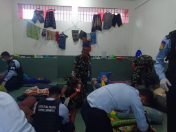 DANRAMIL 16 WARU BESERTA 10 ORANG ANGGOTA BERSAMA PETUGAS LAPAS RAZIA PENGHUNI RUTAN KELAS I SURABAYA (MEDAENG)