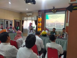 Danramil 0816/01 Sidoarjo menghadiri rapat lintas sektor di Puskesmas Urangagung Sidoarjo.