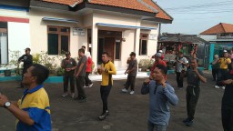 Anggota Koramil 0816/13 Wonoayu Semangat Ikuti Senam Aerobic