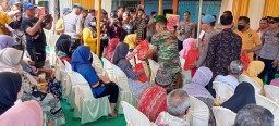 Danramil 0816/11 Tarik Bersama Forkopimka Tarik Dampingi Kapolresta Sidoarjo Dalam Rangka Jum'at Curhat Di Pasar Tarik