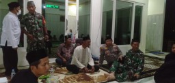Komsos Danramil 0816/05 Kapten Inf Moh. Said bersama Babinsa Serka Sukardi Hadiri Pengajian Akbar