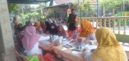 Babinsa Koramil 05/Tulangan Dampingi Kegiatan Posyandu Lansia Desa Binaan