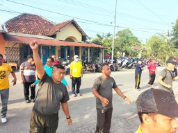 Tumbuhkan Kebersamaan Anggota Koramil 0816/11 Tarik Ikuti Senam Bersama Di Wilayah Binaan