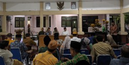 Anggota Babinsa Koramil 0816/06 Tanggulngin Hadiri Acara Rapat Koordinasi Kamtibmas Dan Buka Bersama